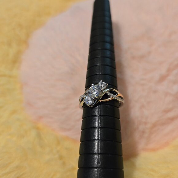 New 925 Sterling Silver Infinity 3 Stone, Round Cut Cubic ZirconiaRing - Picture 3 of 3